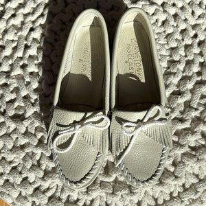 Minnetonka moccasins size 7